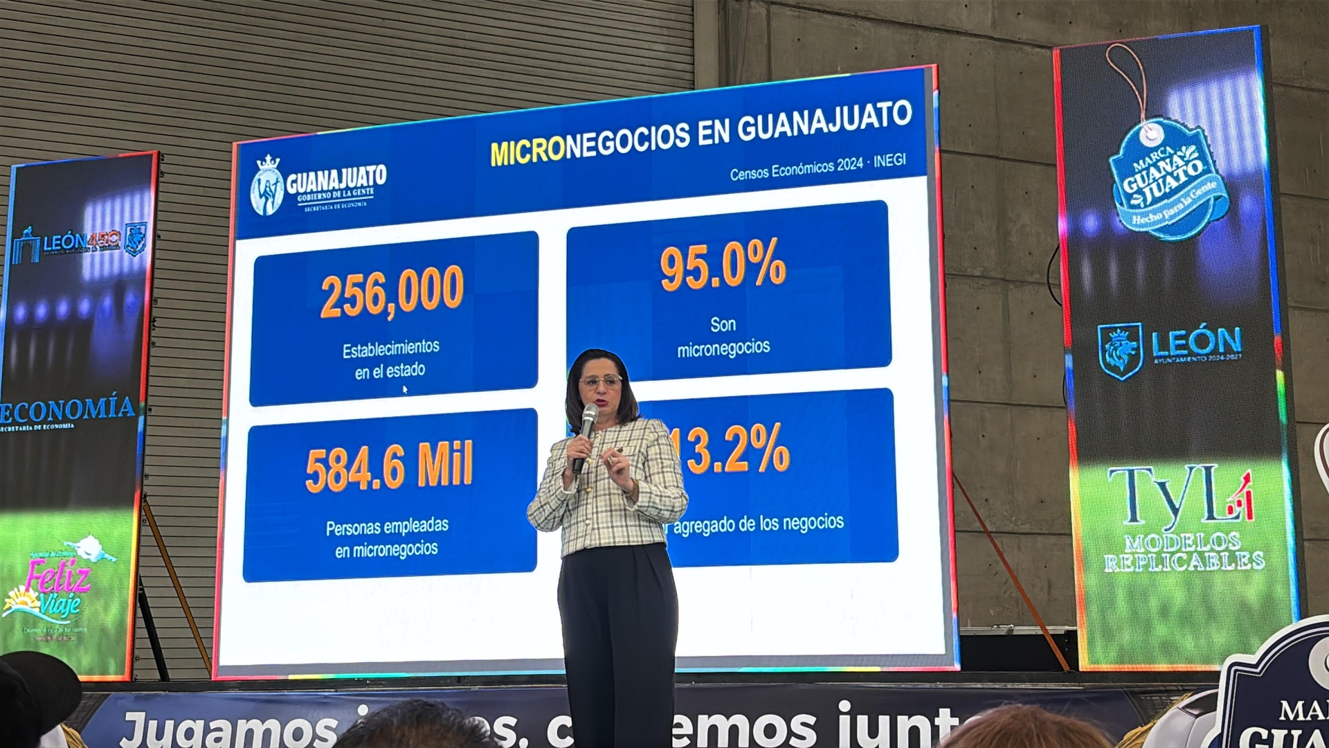 Diagnóstico estatal de los micronegocios de Guanajuato durante la conferencia inaugural.